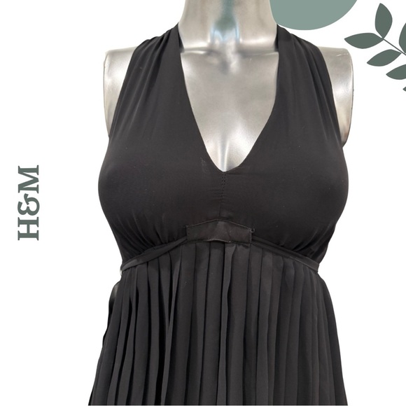 🛍️3/$40 H&M Black Pleated Chiffon Cocktail Dress Sleeveless Little Black Size 2 - Picture 5 of 7
